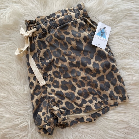Leopard Print Drawstring Paper Bag Shorts M NWT - Picture 1 of 6